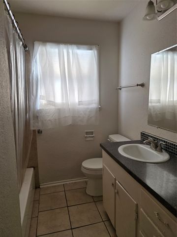 5232 Stephanie Drive, Haltom City, TX 76117