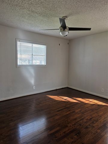 5232 Stephanie Drive, Haltom City, TX 76117