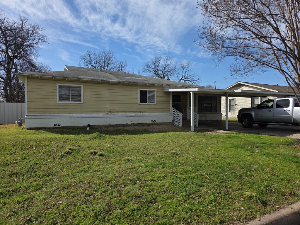 5232 Stephanie Drive, Haltom City, TX 76117