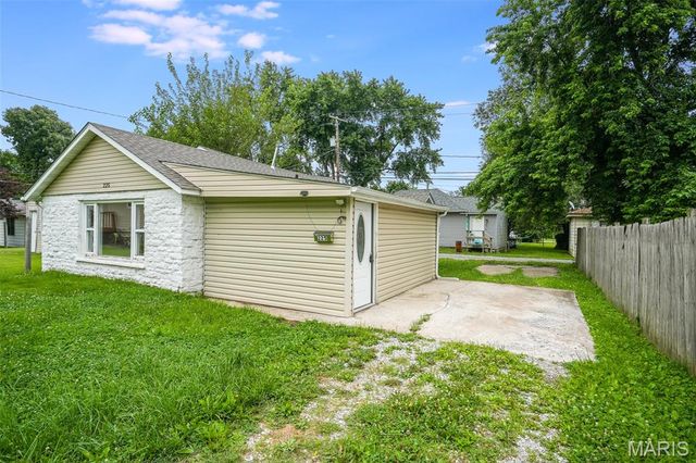 225 10th Street, Wood River, IL 62095