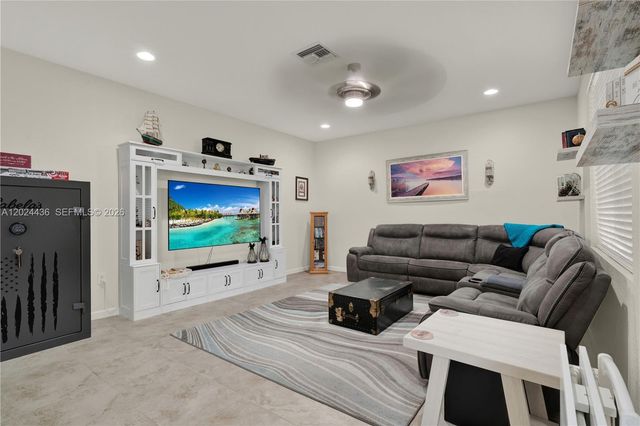 1730 NW 21st St, Homestead, FL 33030
