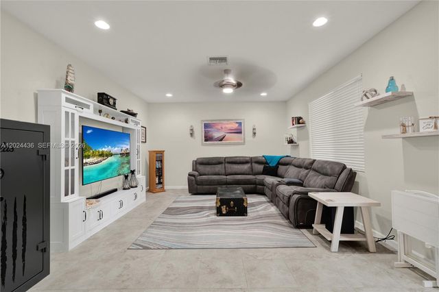 1730 NW 21st St, Homestead, FL 33030