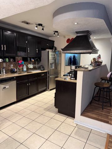 5425 Slay Drive, The Colony, TX 75056