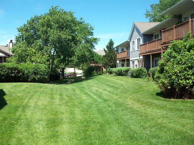 367 Pembroke Lane 5, Glen Ellyn, IL 60137