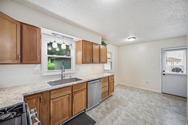 3620 E 41st Court, Des Moines, IA 50317
