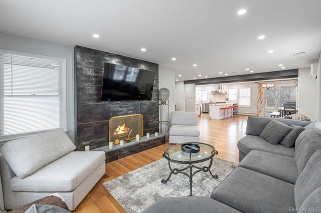 10940 Main Road, East Marion, NY 11939