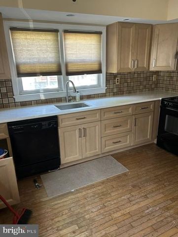 204 W LINDEN AVE, Lindenwold, NJ 08021