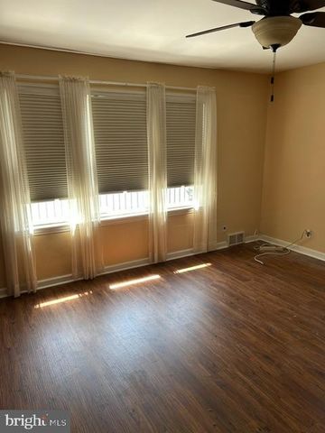 204 W LINDEN AVE, Lindenwold, NJ 08021