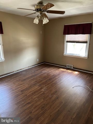 204 W LINDEN AVE, Lindenwold, NJ 08021