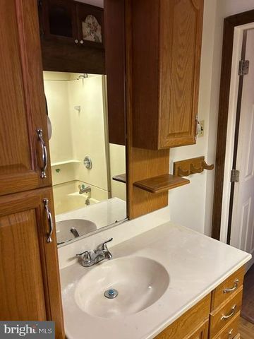204 W LINDEN AVE, Lindenwold, NJ 08021