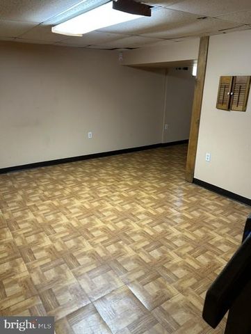 204 W LINDEN AVE, Lindenwold, NJ 08021