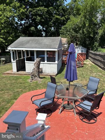 204 W LINDEN AVE, Lindenwold, NJ 08021