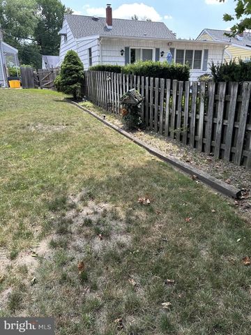 204 W LINDEN AVE, Lindenwold, NJ 08021