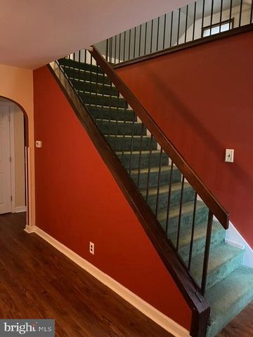 204 W LINDEN AVE, Lindenwold, NJ 08021