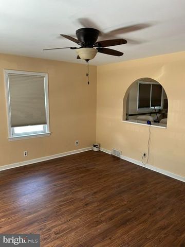 204 W LINDEN AVE, Lindenwold, NJ 08021