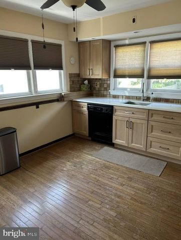204 W LINDEN AVE, Lindenwold, NJ 08021