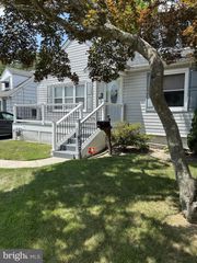204 W LINDEN AVE, Lindenwold, NJ 08021
