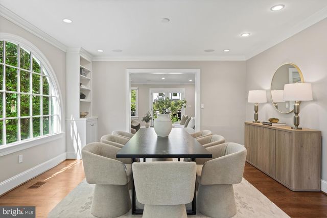2928 44TH PL NW, Washington, DC 20016