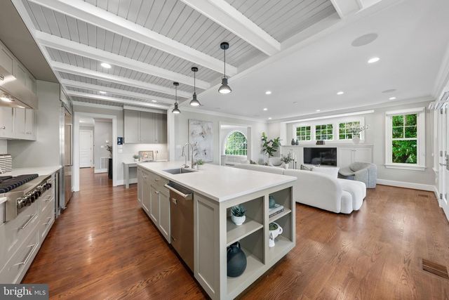2928 44TH PL NW, Washington, DC 20016