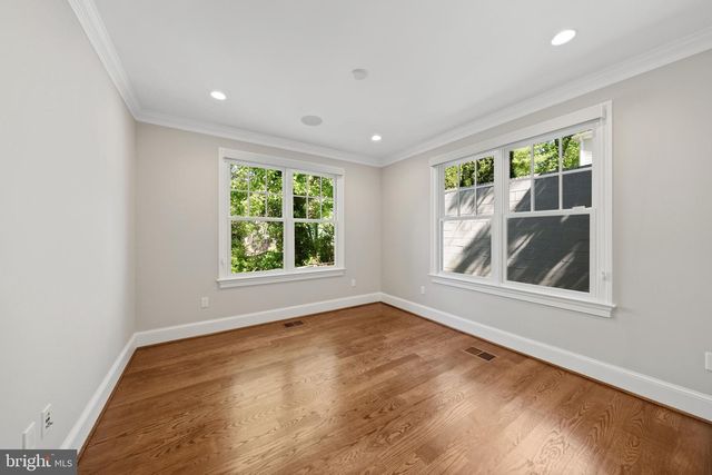 2928 44TH PL NW, Washington, DC 20016