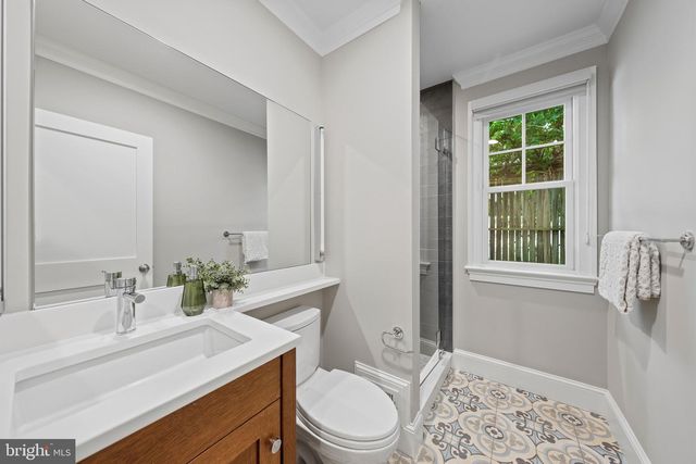2928 44TH PL NW, Washington, DC 20016