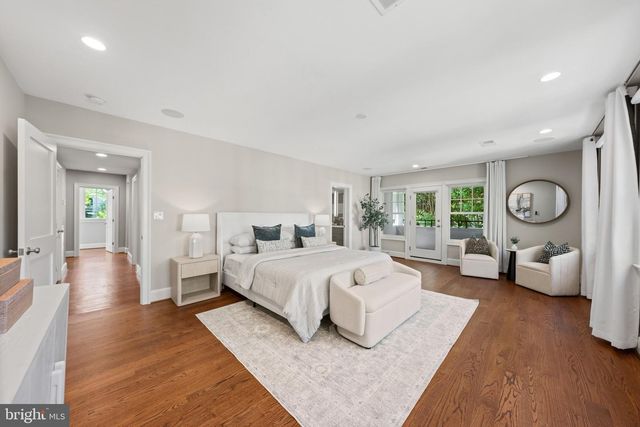 2928 44TH PL NW, Washington, DC 20016