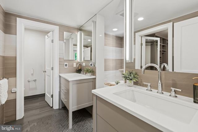 2928 44TH PL NW, Washington, DC 20016