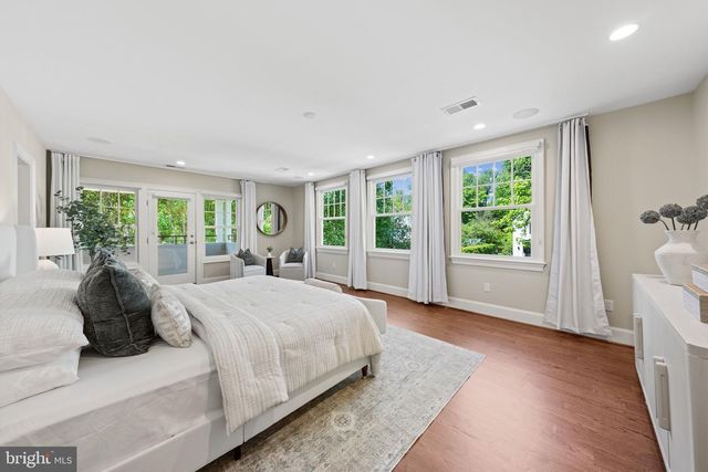 2928 44TH PL NW, Washington, DC 20016