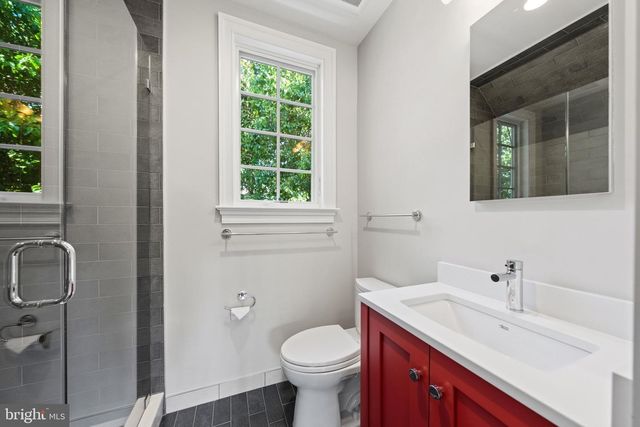 2928 44TH PL NW, Washington, DC 20016
