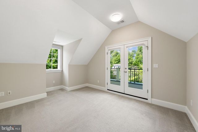 2928 44TH PL NW, Washington, DC 20016