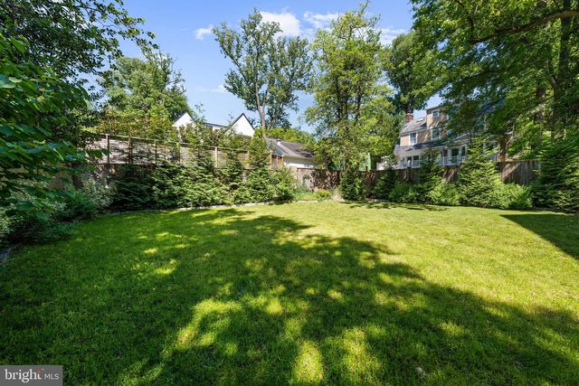 2928 44TH PL NW, Washington, DC 20016