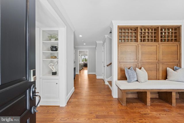 2928 44TH PL NW, Washington, DC 20016
