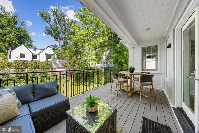 2928 44TH PL NW, Washington, DC 20016