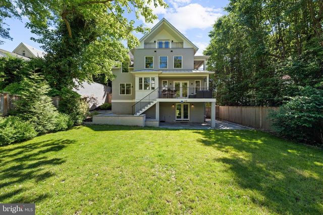 2928 44TH PL NW, Washington, DC 20016