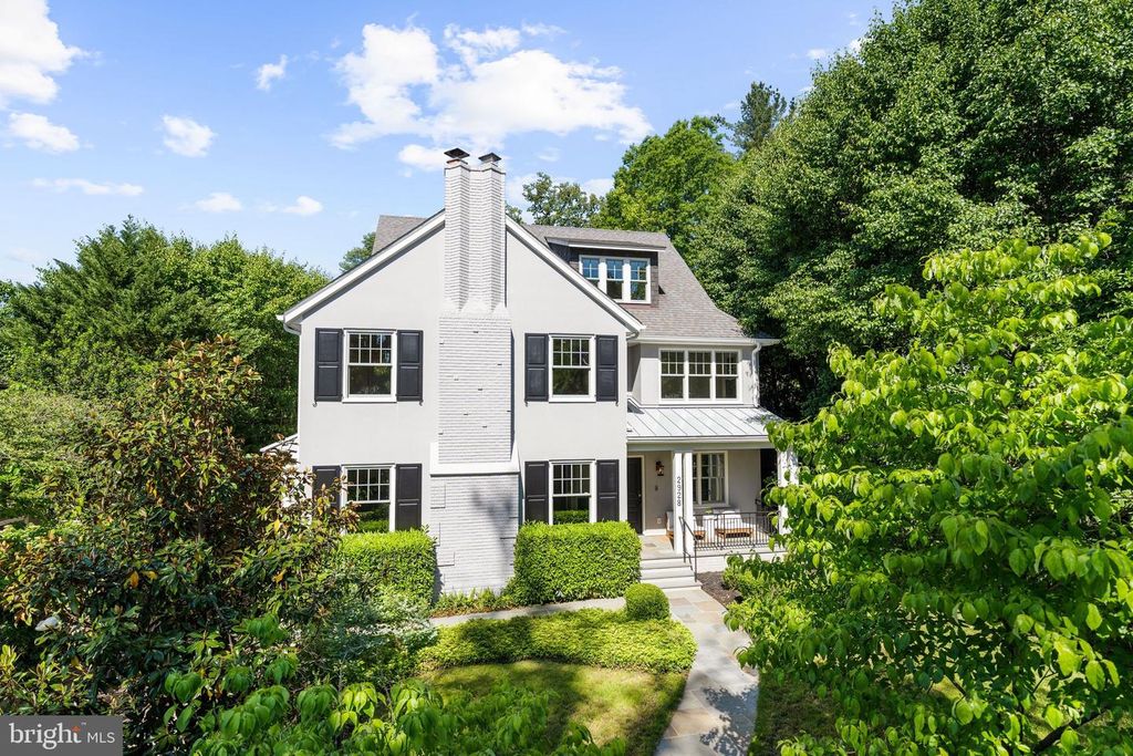 2928 44TH PL NW, Washington, DC 20016