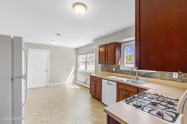 304 Pennington Court, Toms River, NJ 08753