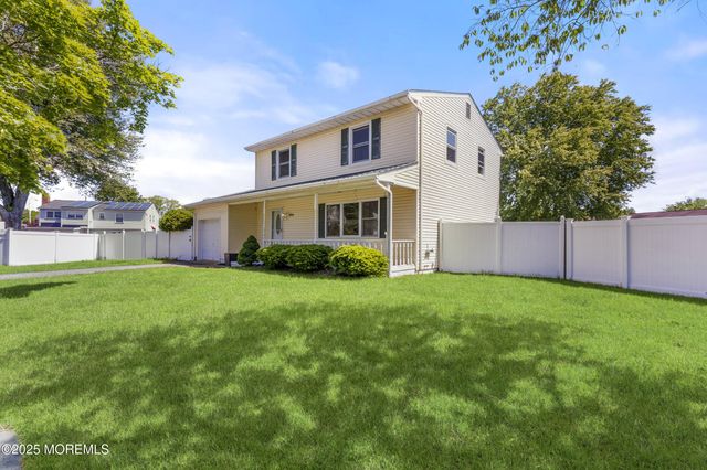 304 Pennington Court, Toms River, NJ 08753