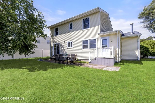 304 Pennington Court, Toms River, NJ 08753