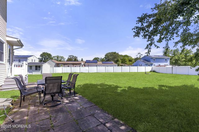 304 Pennington Court, Toms River, NJ 08753