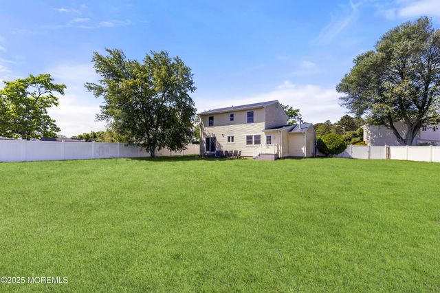 304 Pennington Court, Toms River, NJ 08753