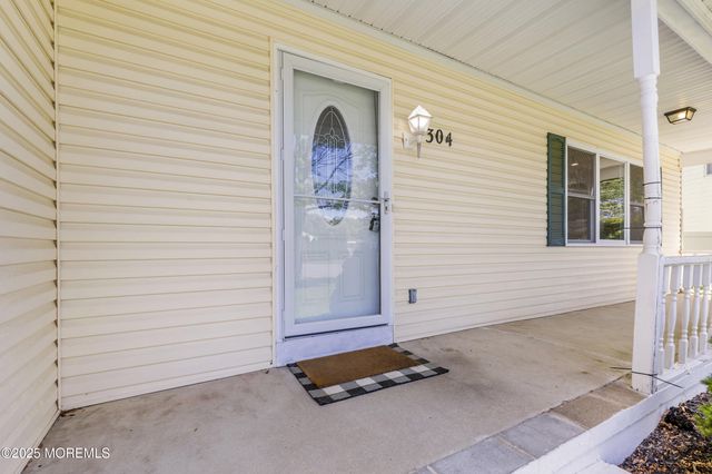 304 Pennington Court, Toms River, NJ 08753