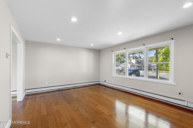 304 Pennington Court, Toms River, NJ 08753