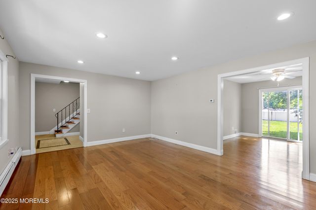 304 Pennington Court, Toms River, NJ 08753