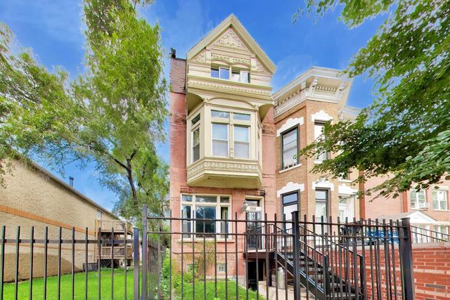 2252 W Warren Boulevard, Chicago, IL 60612