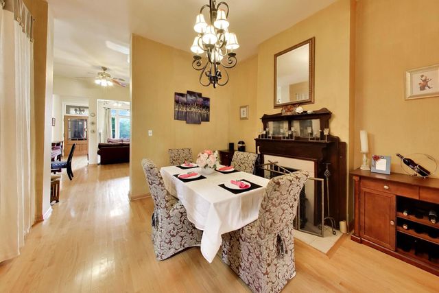 2252 W Warren Boulevard, Chicago, IL 60612