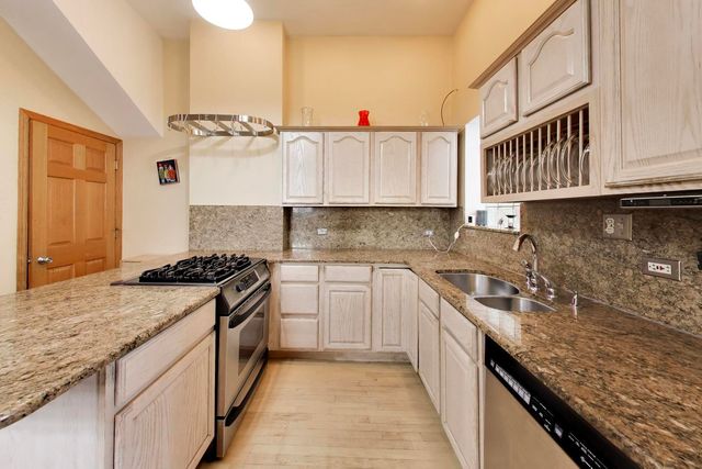 2252 W Warren Boulevard, Chicago, IL 60612