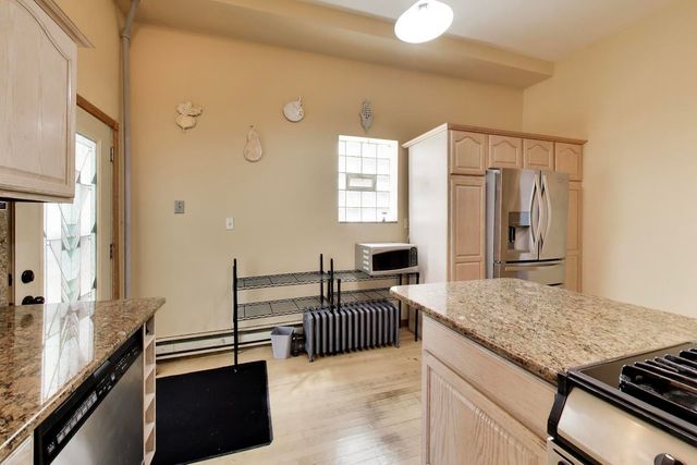 2252 W Warren Boulevard, Chicago, IL 60612