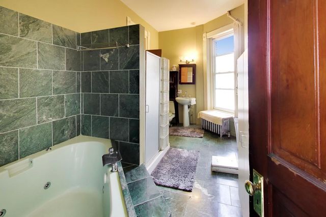 2252 W Warren Boulevard, Chicago, IL 60612