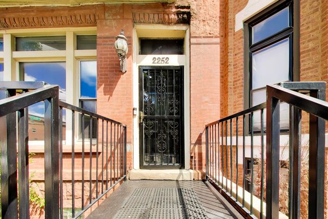 2252 W Warren Boulevard, Chicago, IL 60612