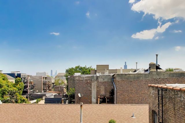 2252 W Warren Boulevard, Chicago, IL 60612